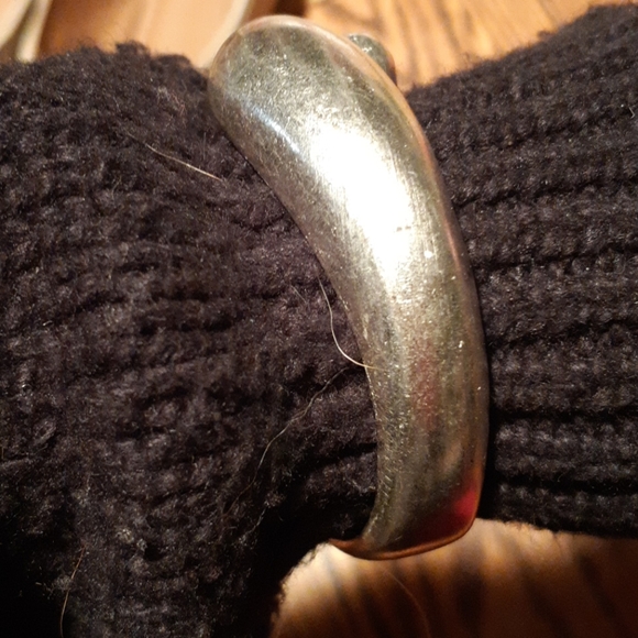 Silver tone bracelet. - Picture 4 of 6